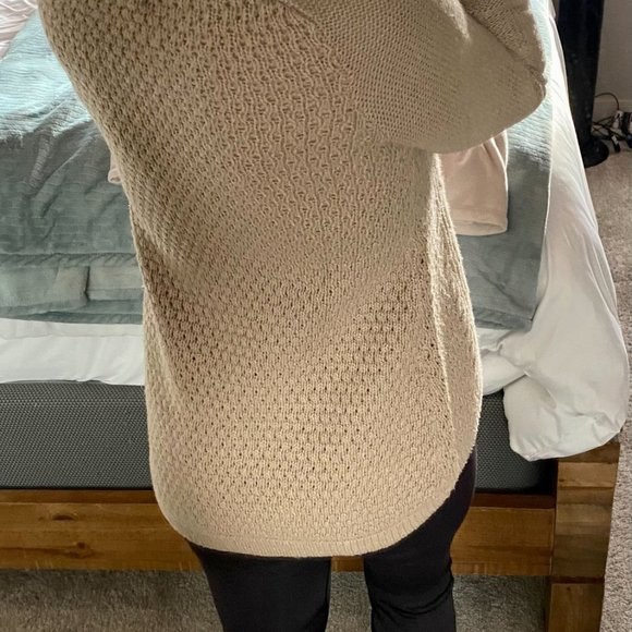 Crew Neck, Woven, High-Low Sweater - Picture 5 of 5